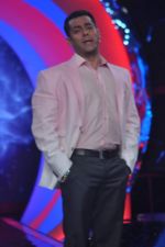 Salman Khan on the sets of Big Boss in Lonavla, Mumbai on 7th Dec 2012 (14).JPG